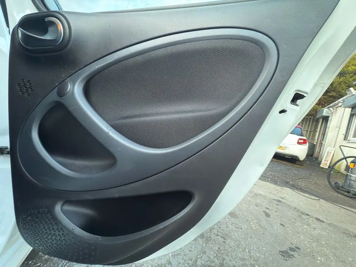 2017-smart-forfour-09-prime-90bhp-premiumss-twinamic-big-9