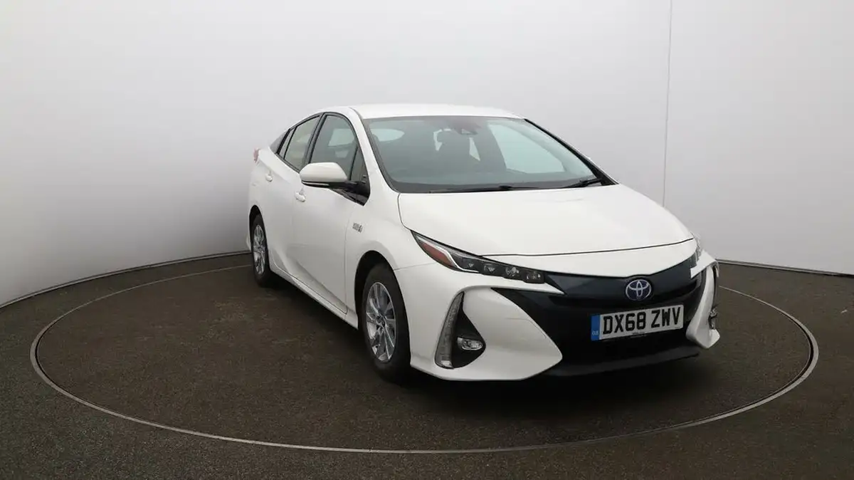 2018-toyota-prius-18-vvt-i-business-edition-plus-ss-big-40