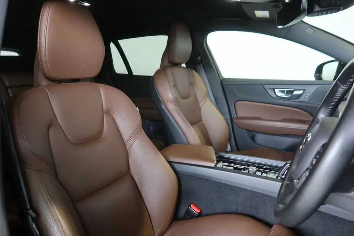 2021-volvo-v60-20td-b4-cross-country-big-13