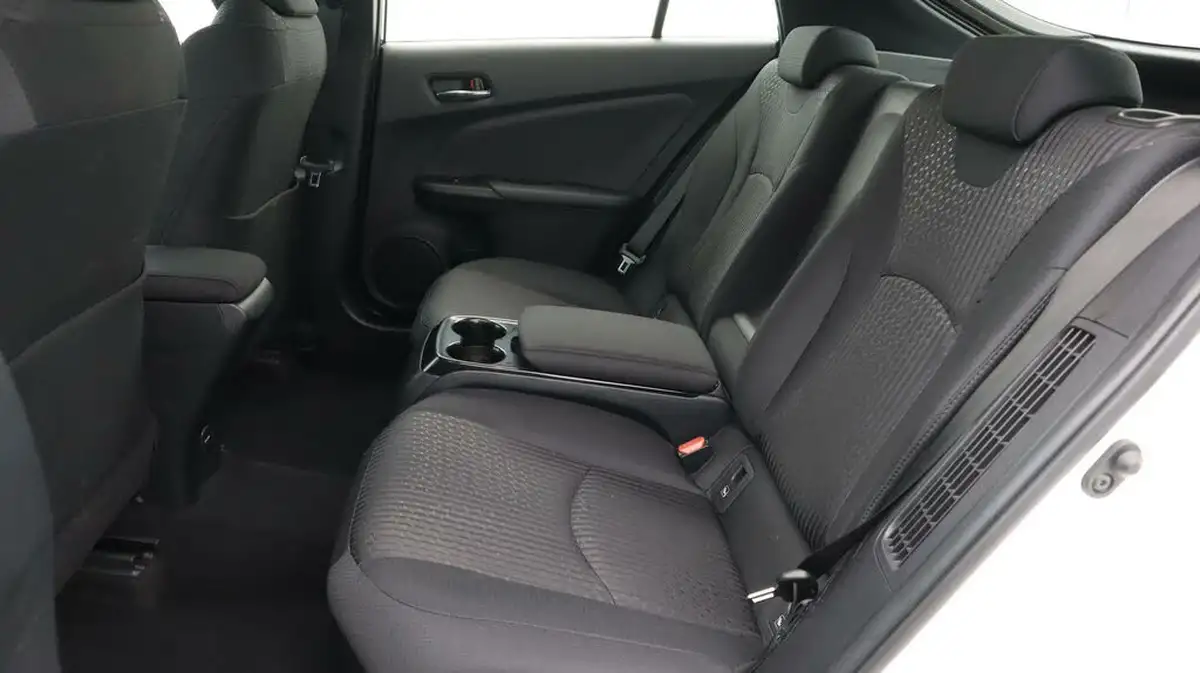2018-toyota-prius-18-vvt-i-business-edition-plus-ss-big-16