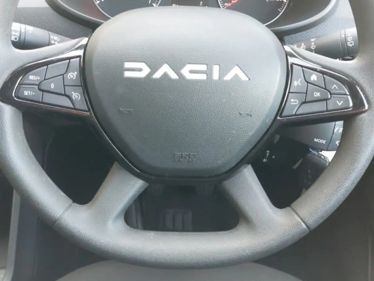 2023-dacia-jogger-10-tce-essential-big-13