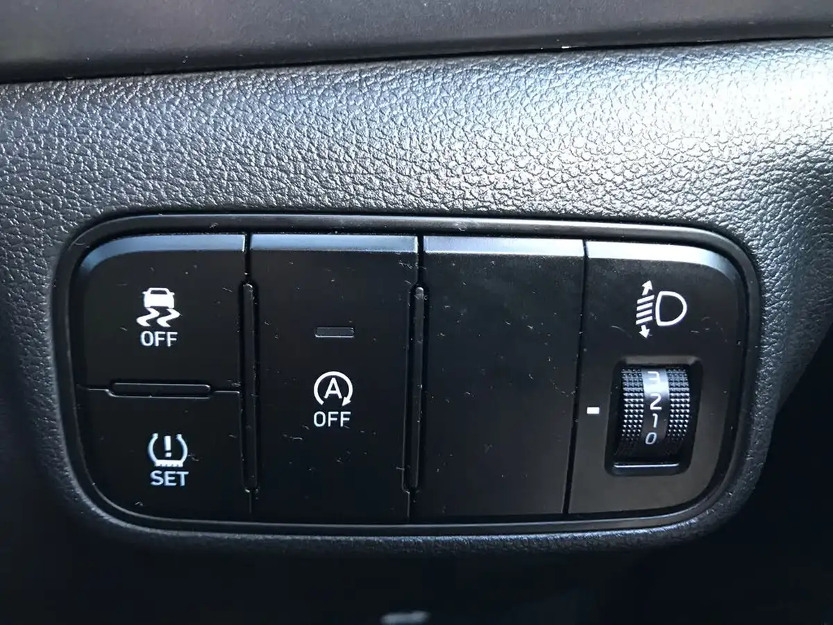 2022-hyundai-i20-10-t-gdi-se-connect-dct-big-28