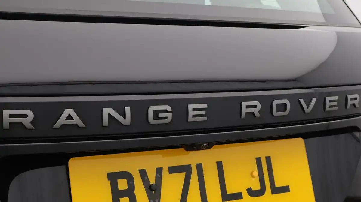 2021-land-rover-range-rover-evoque-15-p300e-r-dynamic-hse-big-21