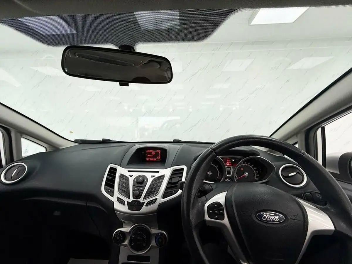 2012-ford-fiesta-125-zetec-3d-big-12