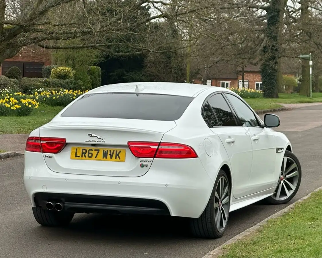 2017-jaguar-xe-20d-r-sport-180ps-ss-1999cc-auto-big-3