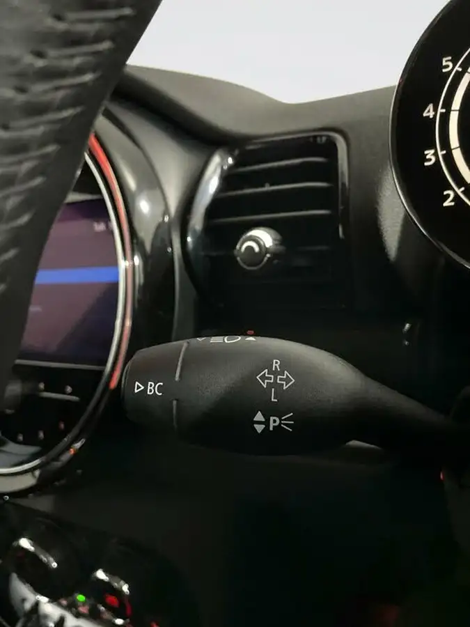 2021-mini-clubman-15-cooper-classic-big-19