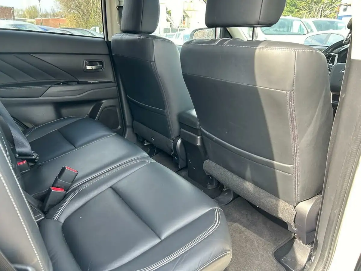 2016-mitsubishi-outlander-20-gx4h-phev-big-52