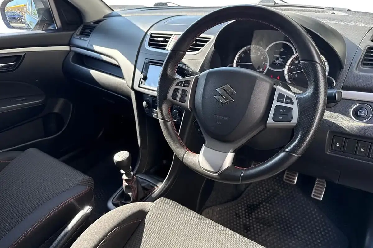 2016-suzuki-swift-16-sport-5d-big-7