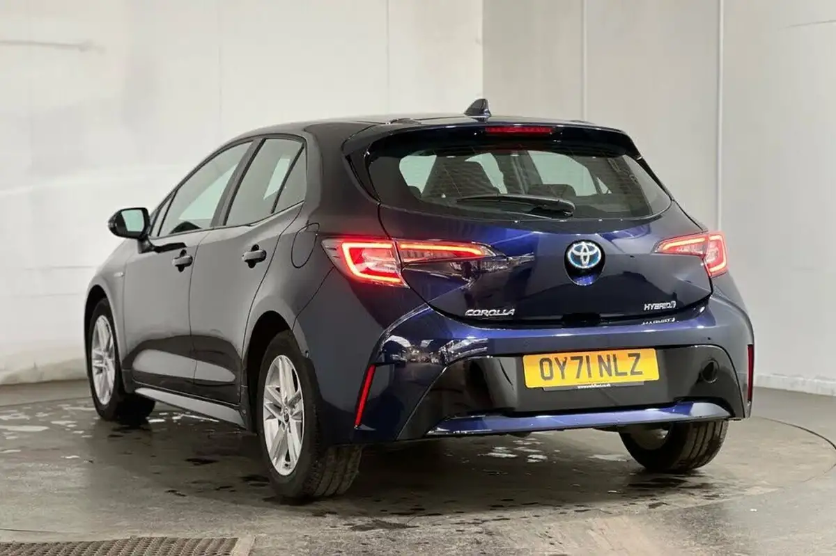 2022-toyota-corolla-18-vvt-i-icon-tech-trk-hatchback-5d-big-20
