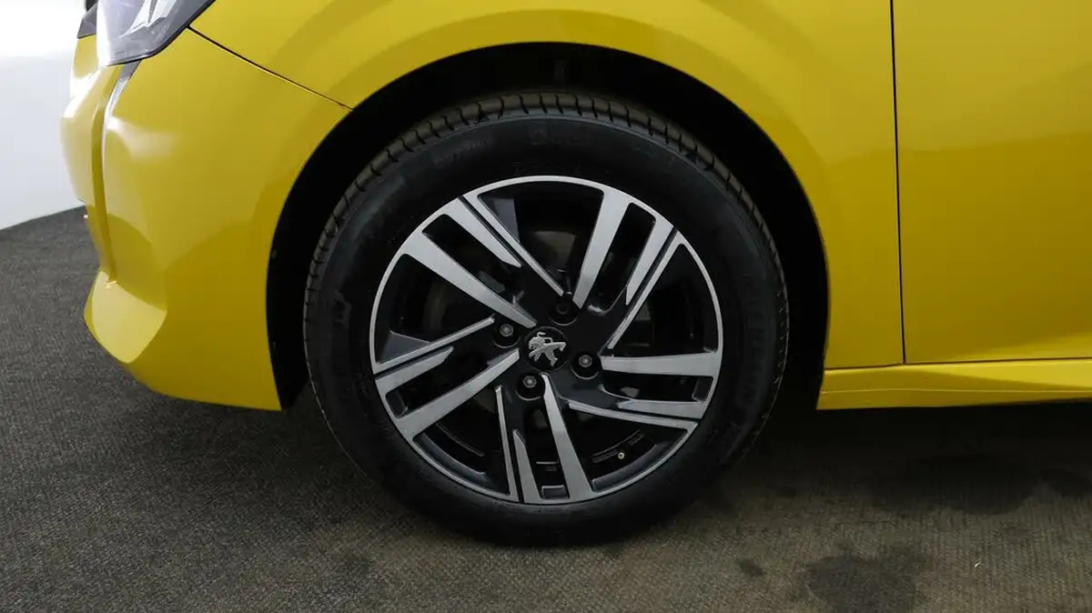 2023-peugeot-208-12-puretech-allure-premium-130ps-eat8-big-17