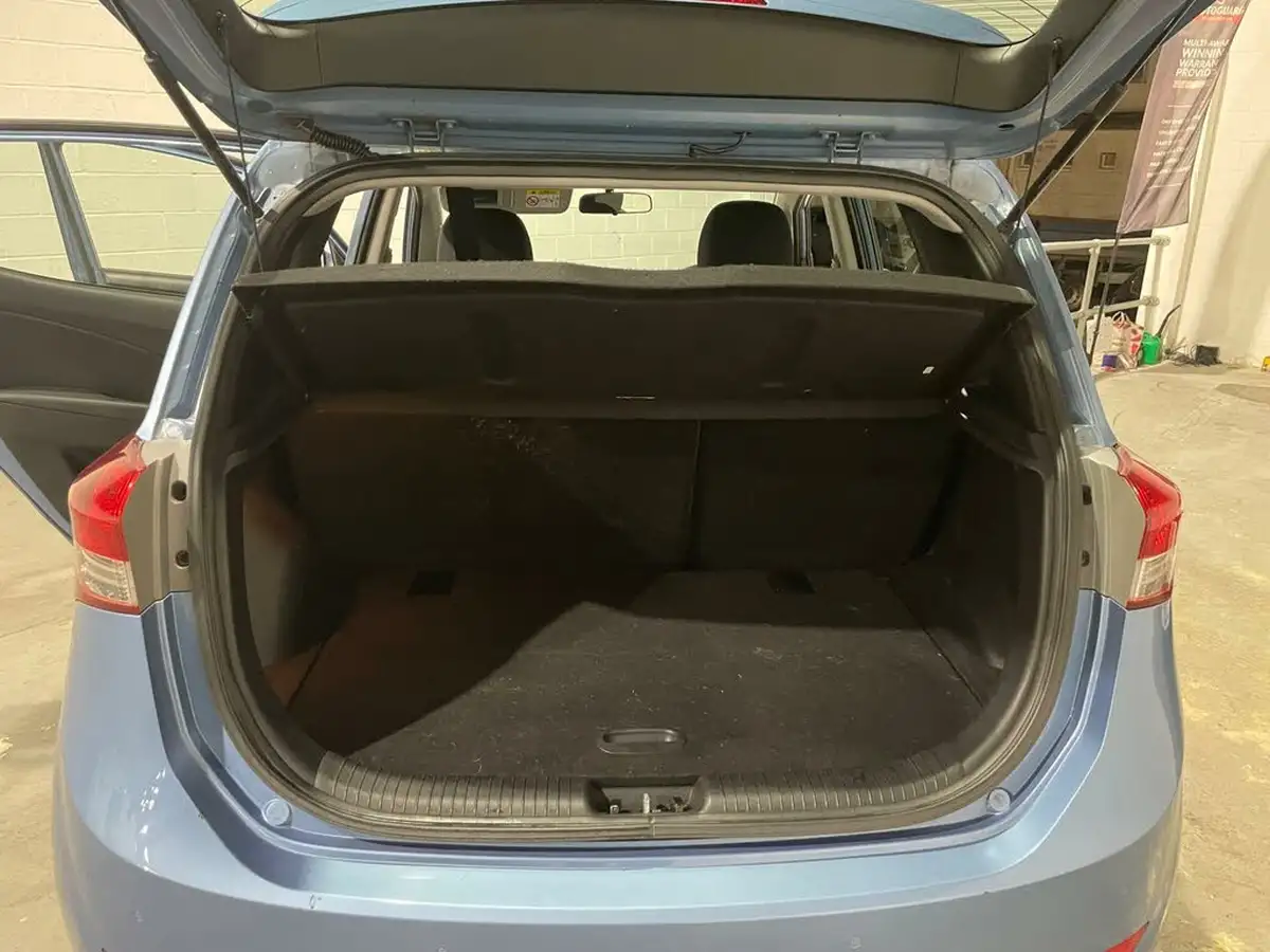 2014-hyundai-ix20-14-active-90ps-big-12