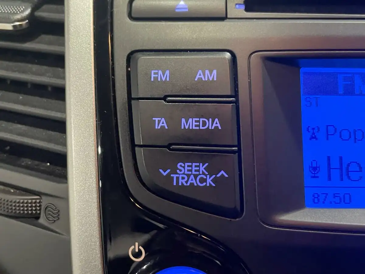 2014-hyundai-ix20-14-active-90ps-big-40