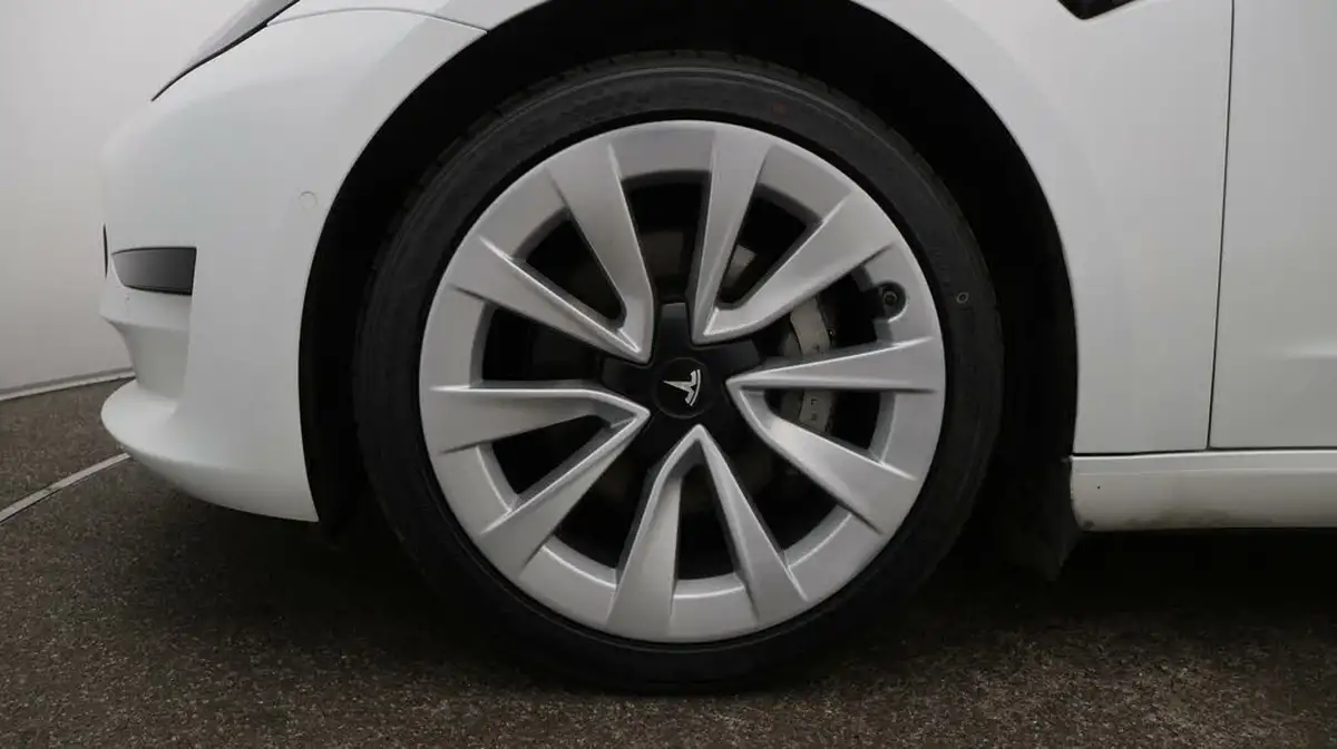 2021-tesla-model-3-e-standard-plus-big-18