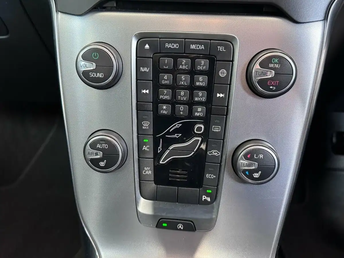 2016-volvo-v40-20td-d4-inscription-geartronic-big-34