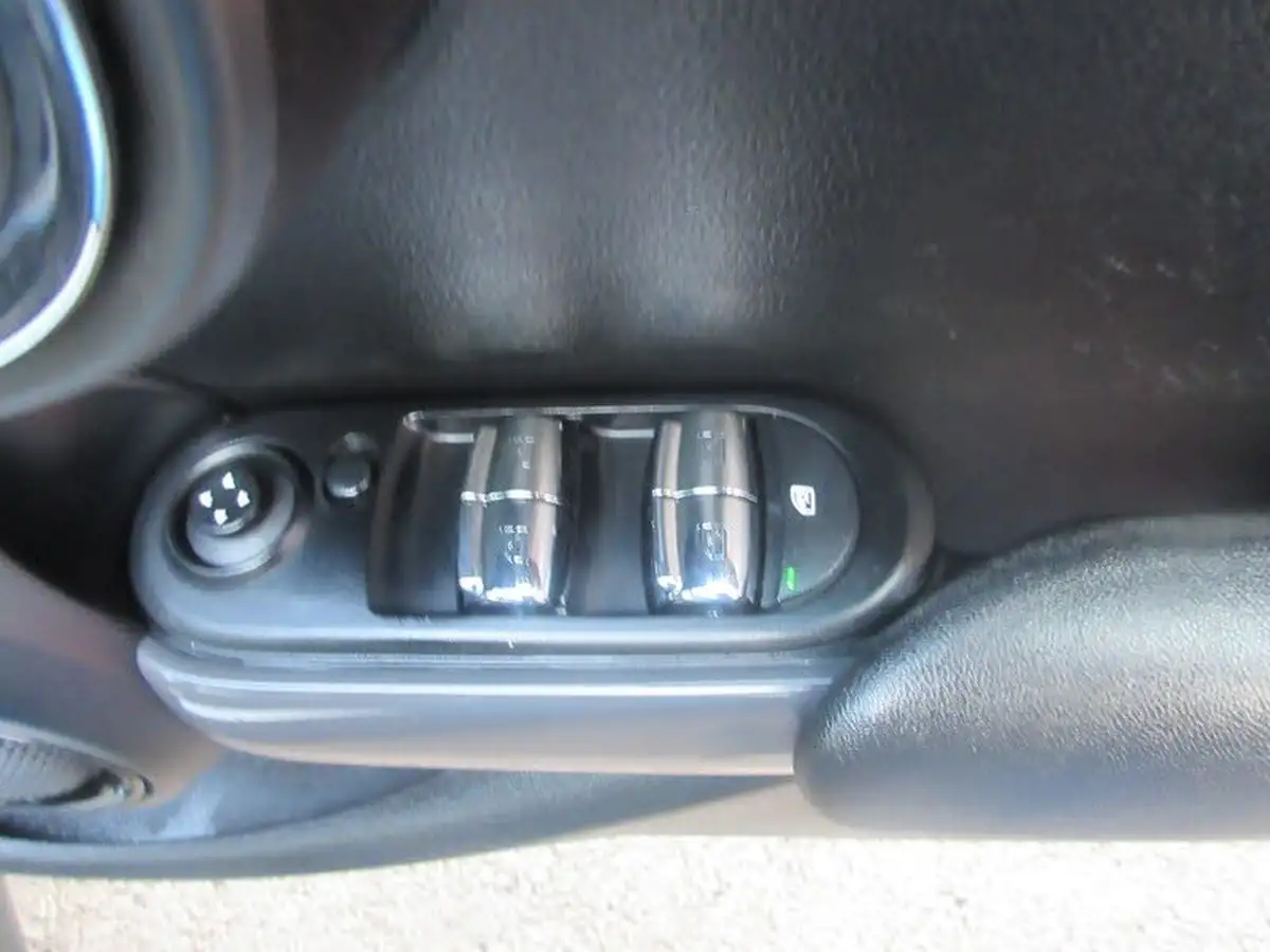 2015-mini-cooper-15-cooper-5d-big-8