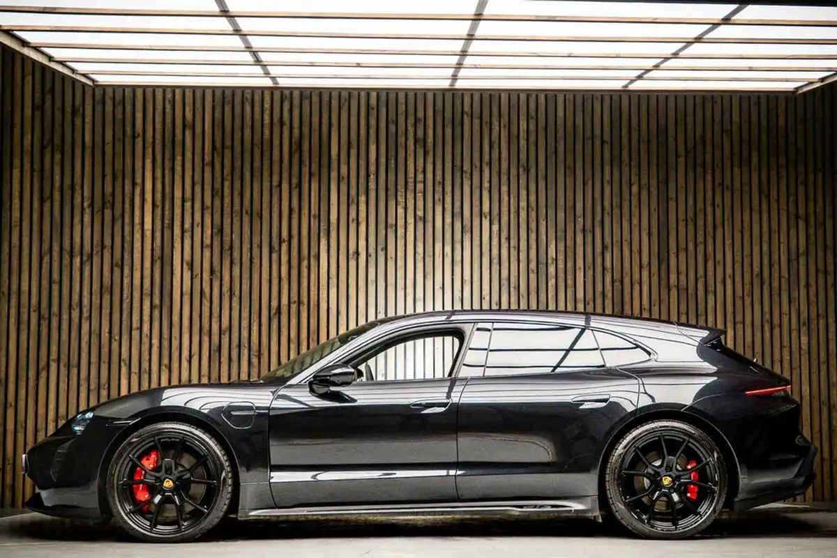 2023-porsche-taycan-e-gts-sport-turismo-big-6