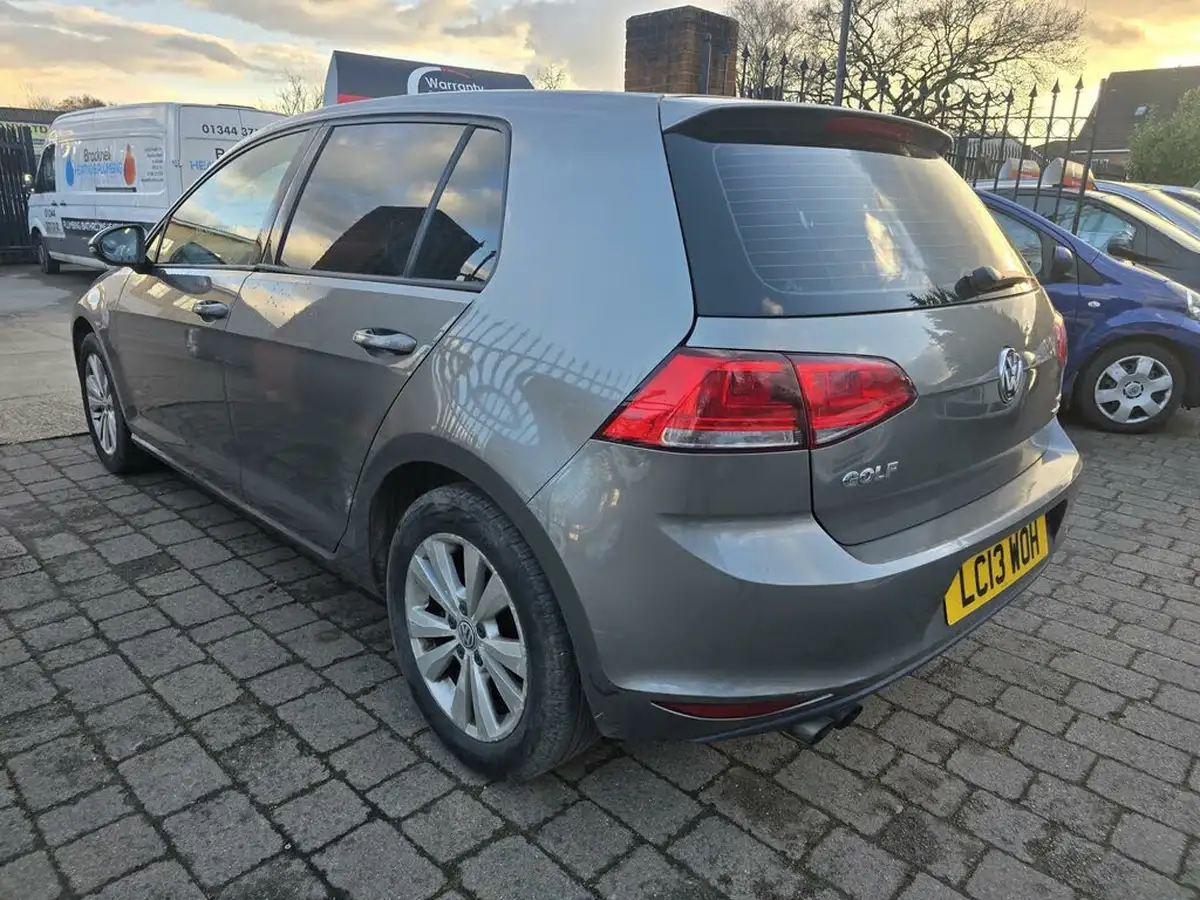 2013-volkswagen-golf-14-se-ss-hatchback-5d-1395cc-dsg-big-4
