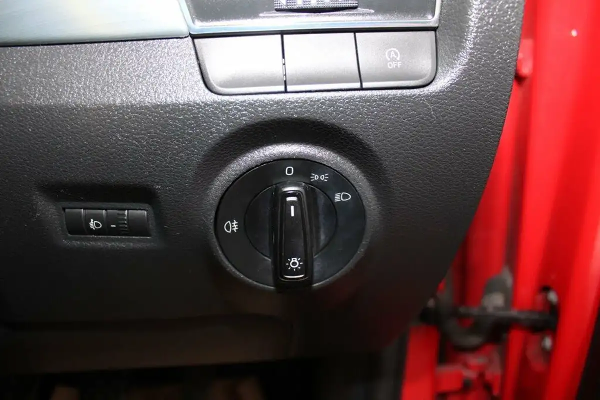 2017-skoda-fabia-10-mpi-se-hatchback-big-21