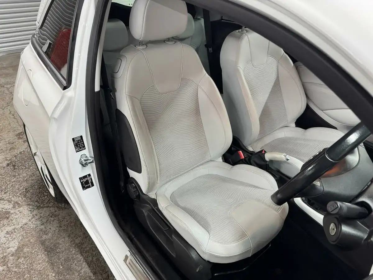 2014-vauxhall-adam-14-white-edition-big-7