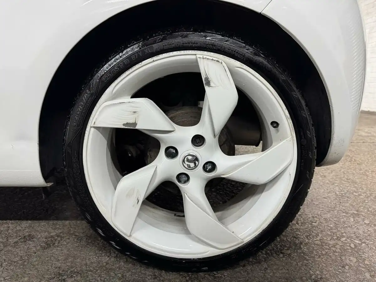 2014-vauxhall-adam-14-white-edition-big-31
