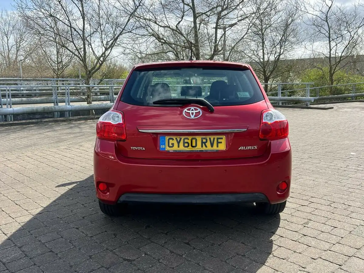 2010-toyota-auris-133-vvt-i-tr-5d-big-7