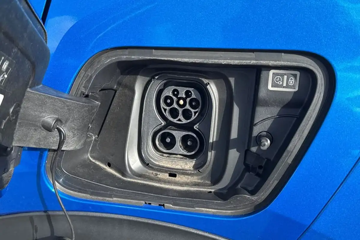 2021-peugeot-2008-suv-e-gt-50kwh-big-38