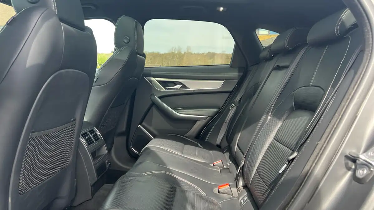 2021-jaguar-f-pace-20-p250-r-dynamic-se-big-3