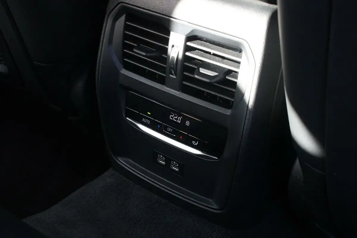 2022-bmw-3-series-20-330e-sport-pro-touring-5d-big-33