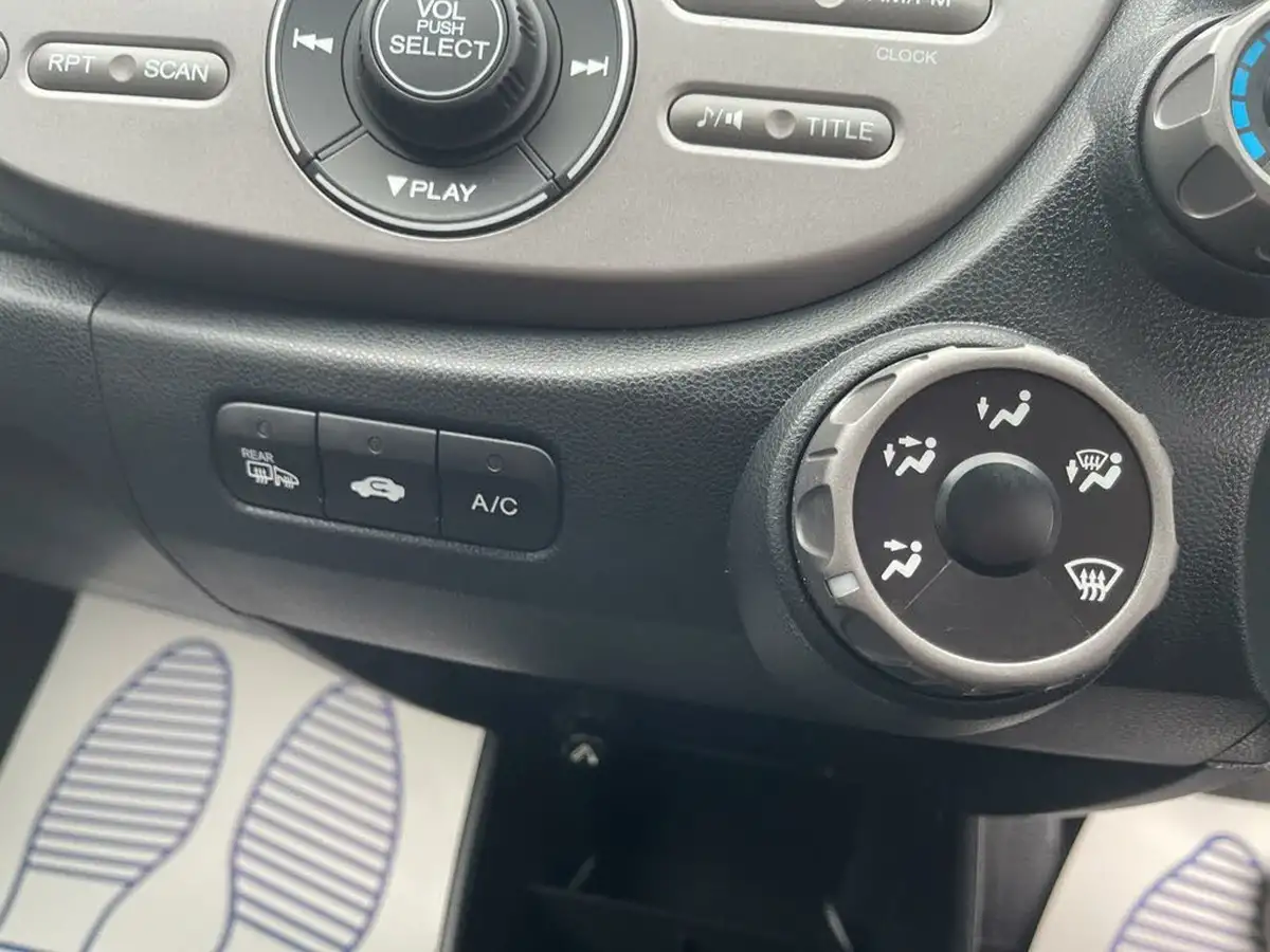 2010-honda-jazz-14-es-98bhp-semi-a-big-22