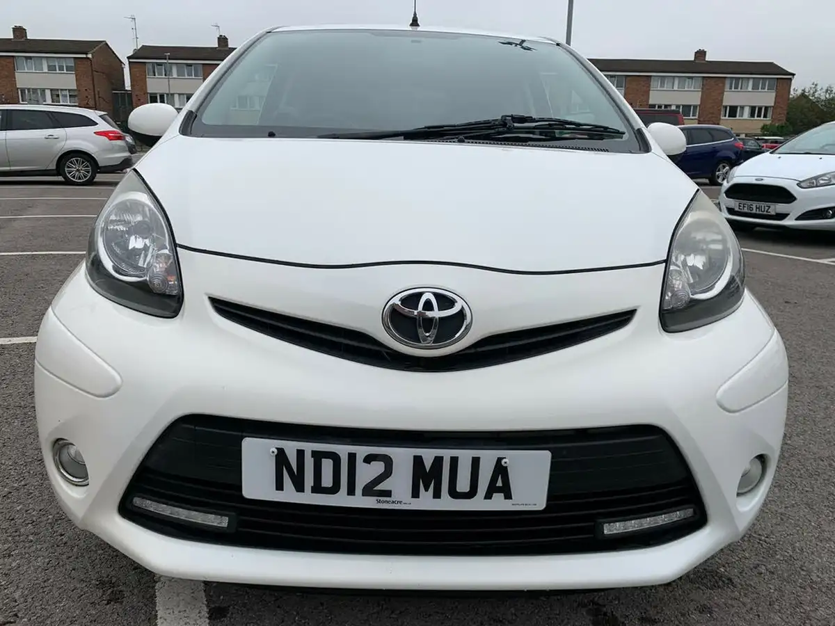 2012-toyota-aygo-10-aygo-fire-3d-big-2