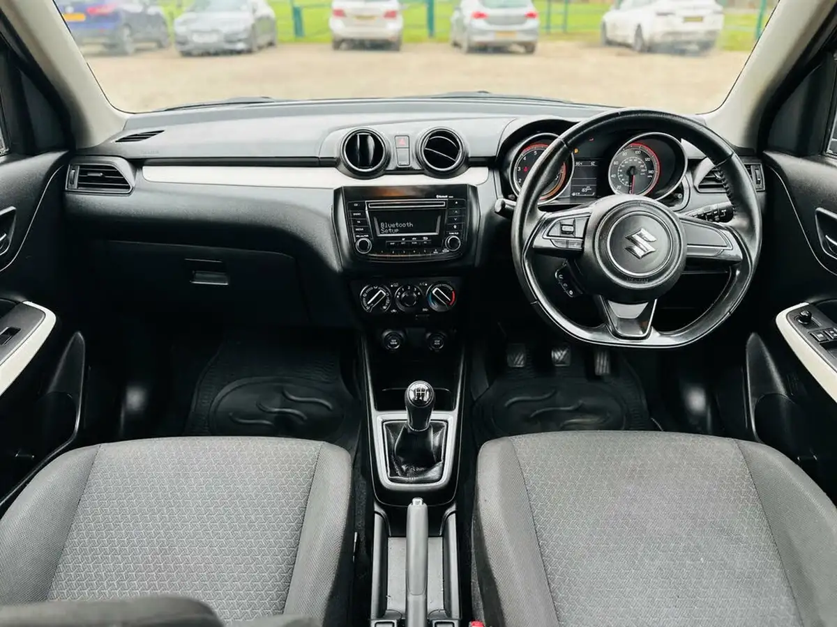 2019-suzuki-swift-12-dualjet-attitude-big-56