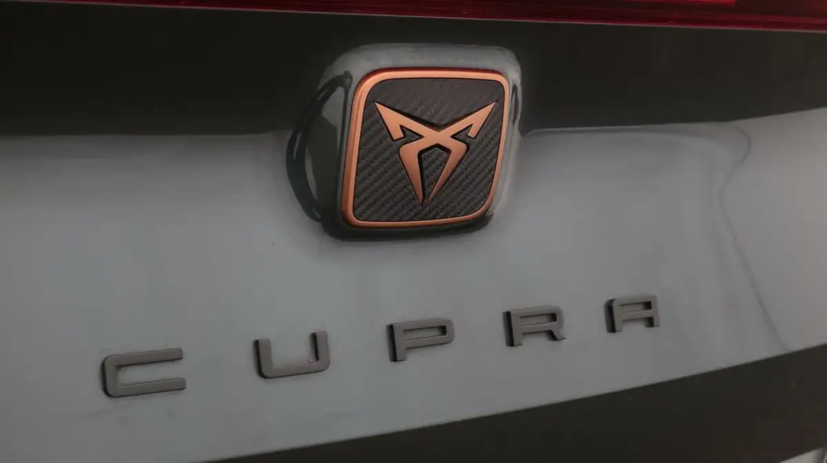 2021-cupra-formentor-14-e-hybrid-vz2-big-21