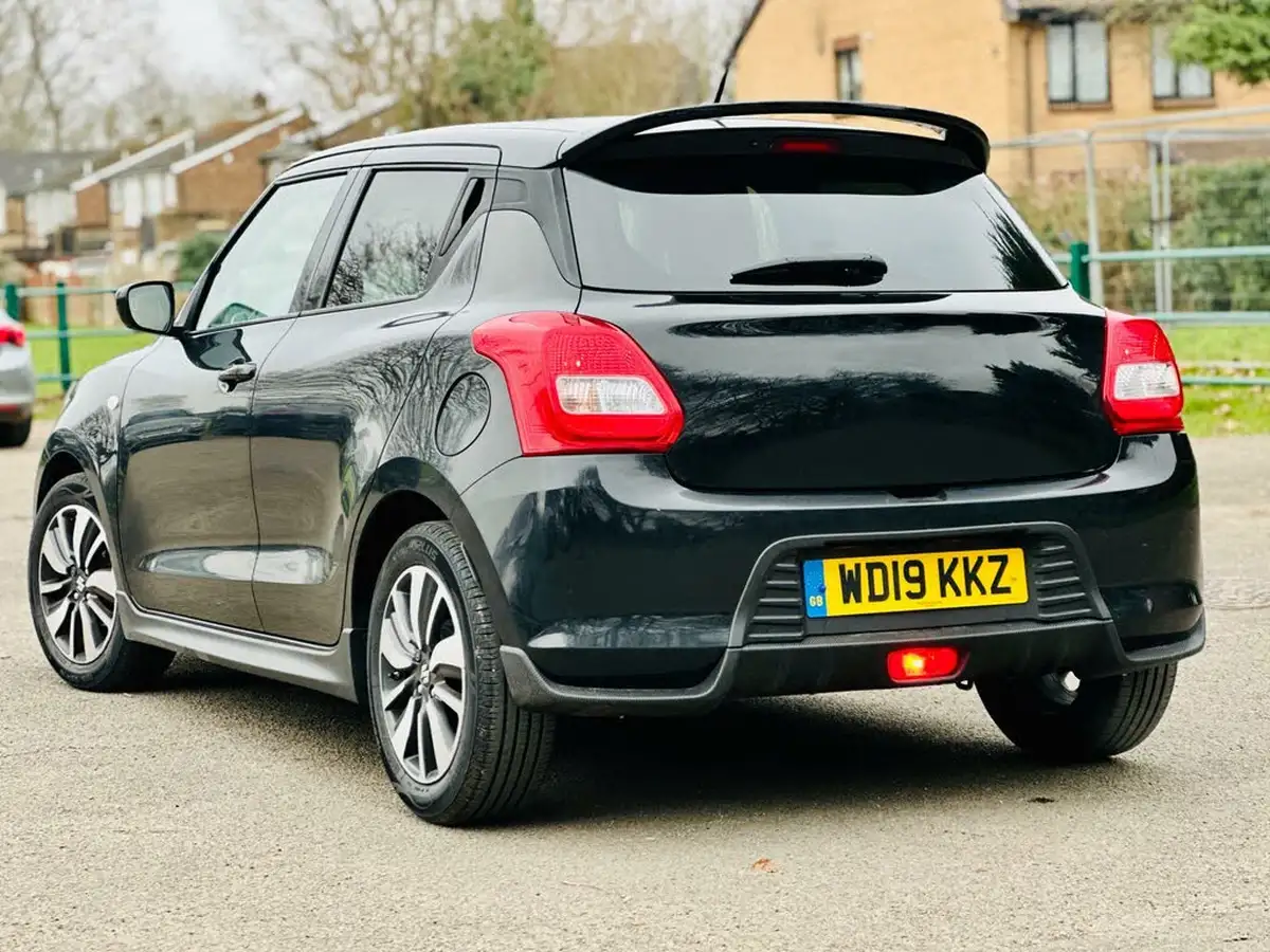2019-suzuki-swift-12-dualjet-attitude-big-4