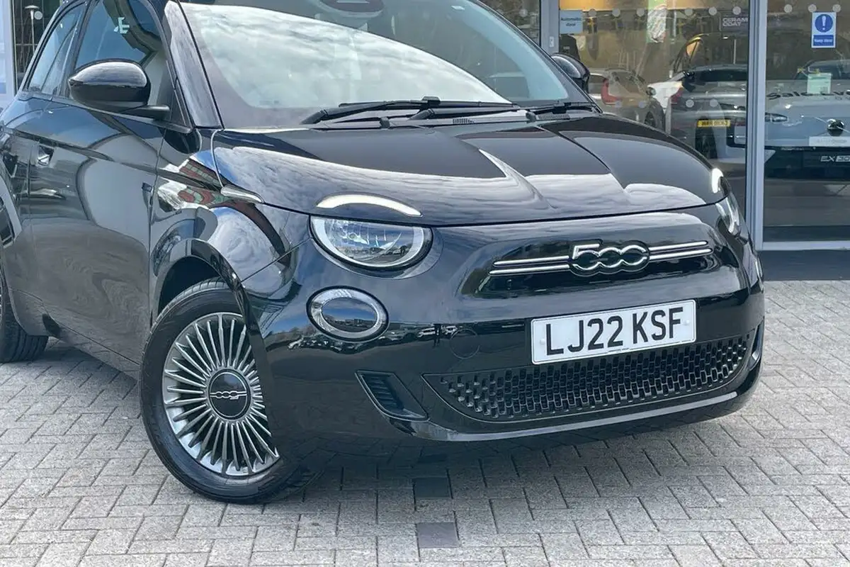 2022-fiat-500-e-action-big-5