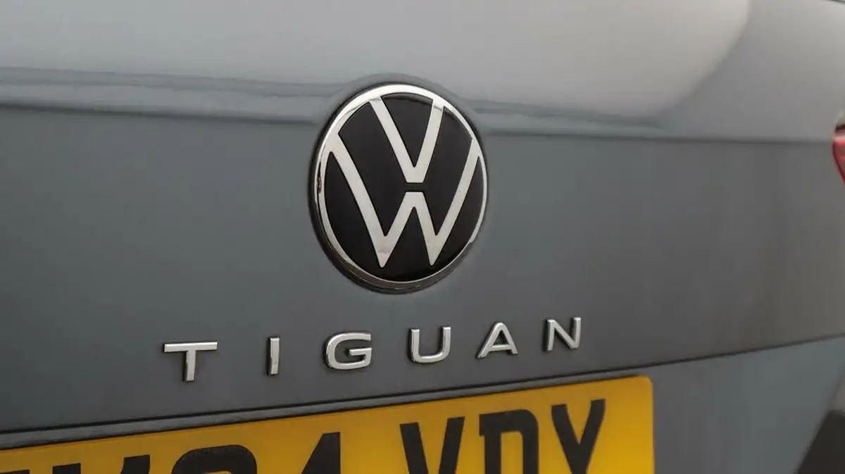 2024-volkswagen-tiguan-allspace-15-tsi-r-line-big-23