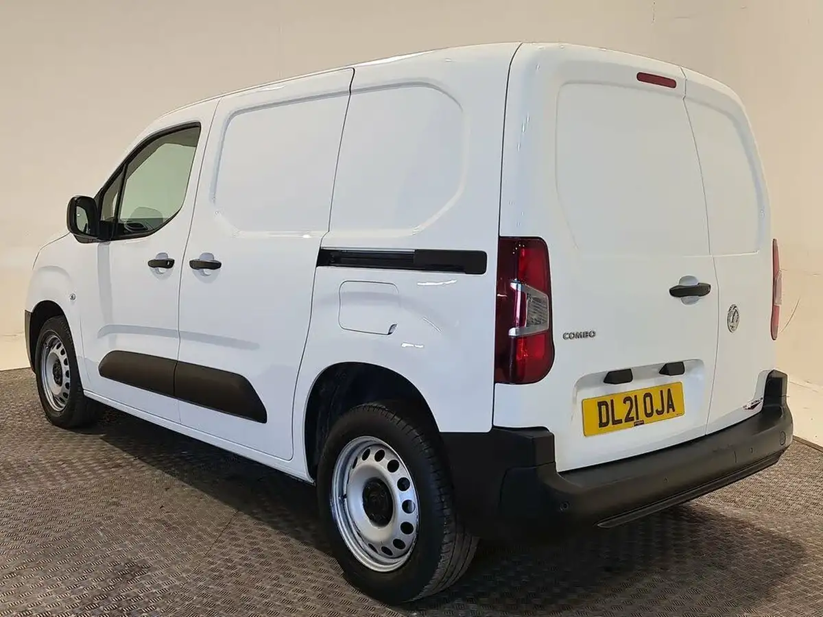 2021-vauxhall-combo-15cdti-dynamic-2300-100pseu6dt-l1h1-panel-big-3