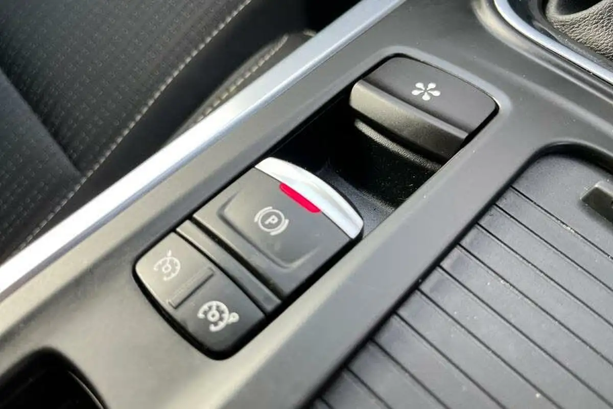 2019-renault-megane-13-tce-iconic-hatchback-edc-auto-big-34