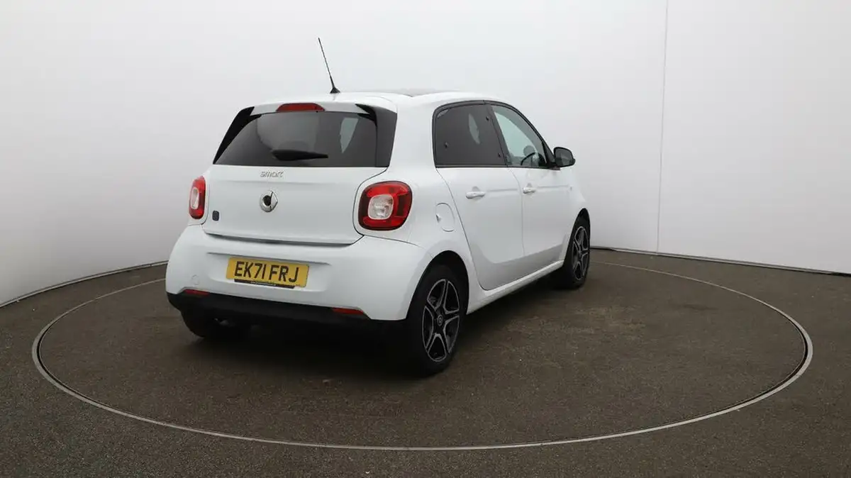 2021-smart-forfour-eq-premium-big-54