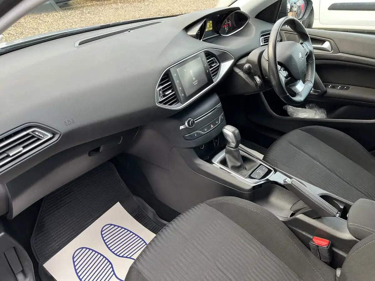 2016-peugeot-308-sw-16bluehdi-active-120bhp-eat6-big-9