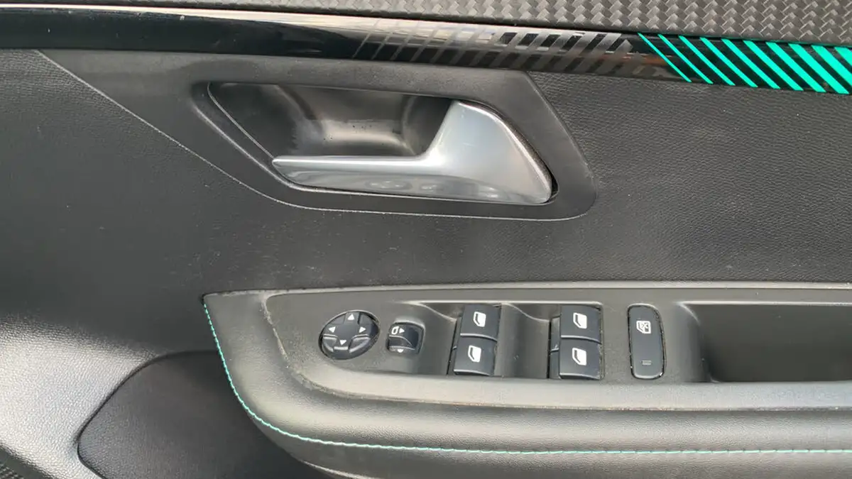 2021-peugeot-208-e-allure-premium-50kwh-big-21