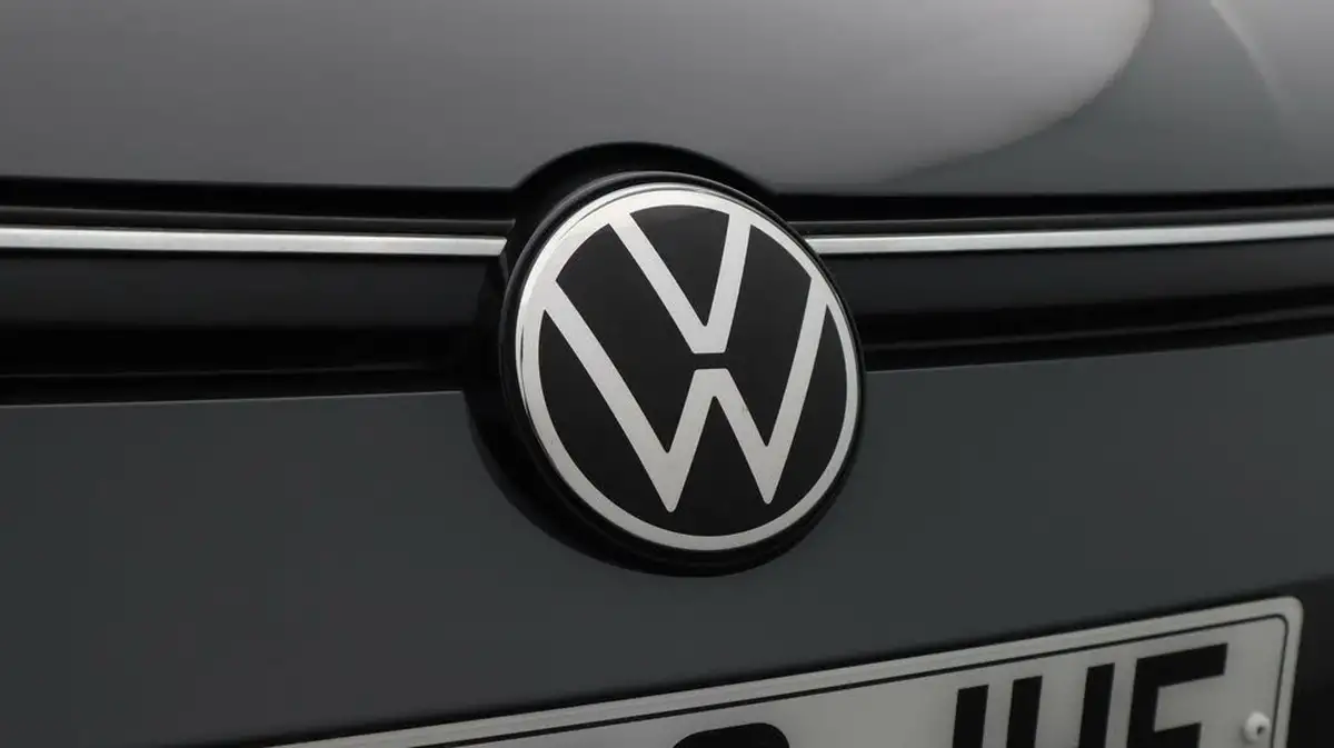 2022-volkswagen-golf-15-tsi-life-130ps-hatchback-big-21