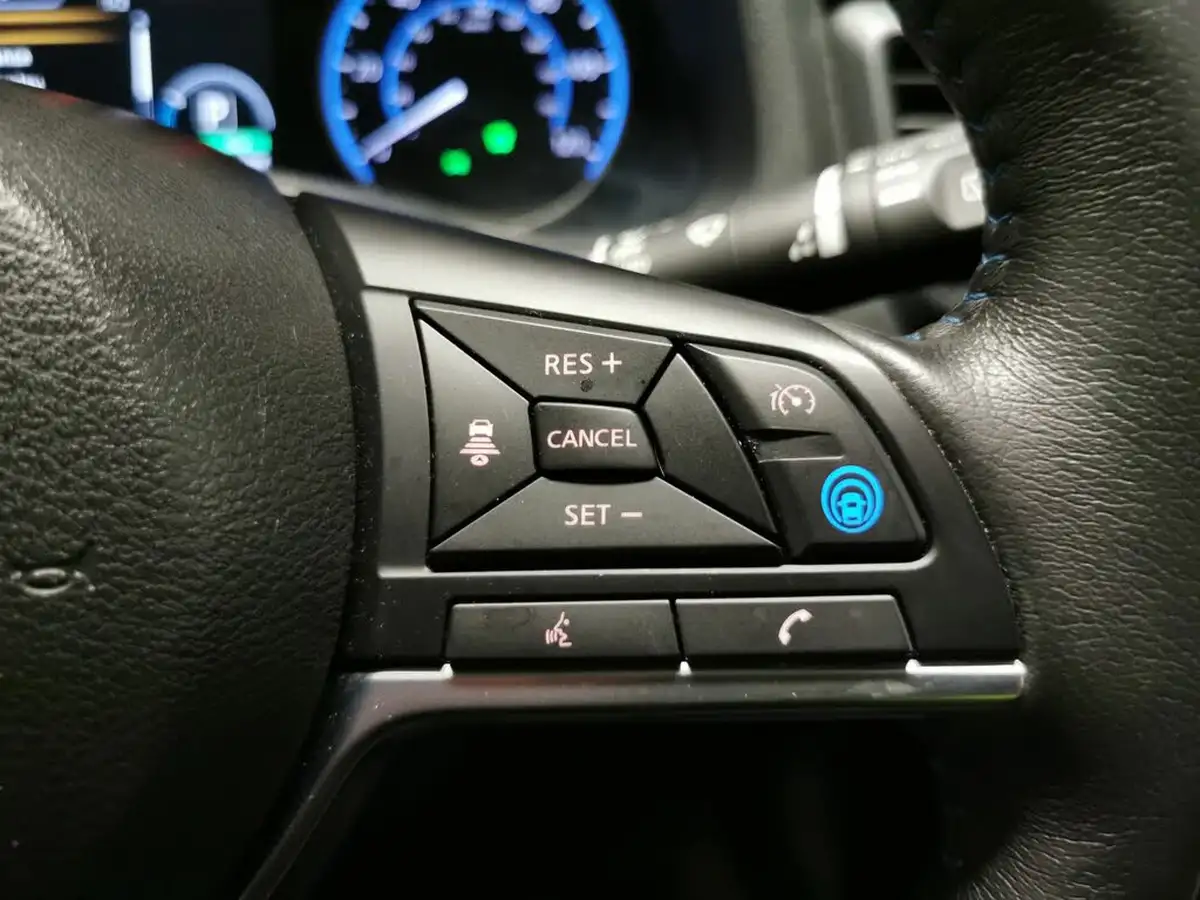 2022-nissan-leaf-e-tekna-39kwh-big-31