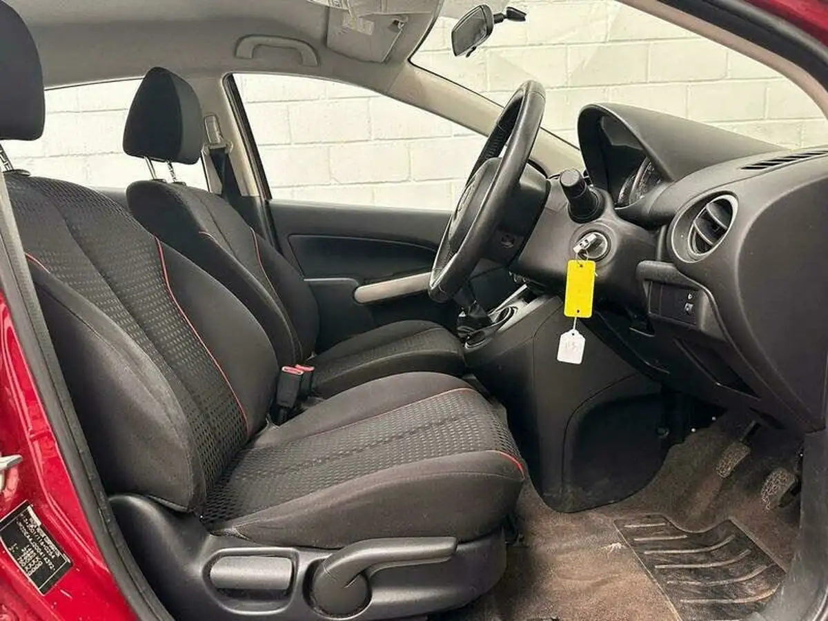 2011-mazda-mazda2-13-takuya-big-27