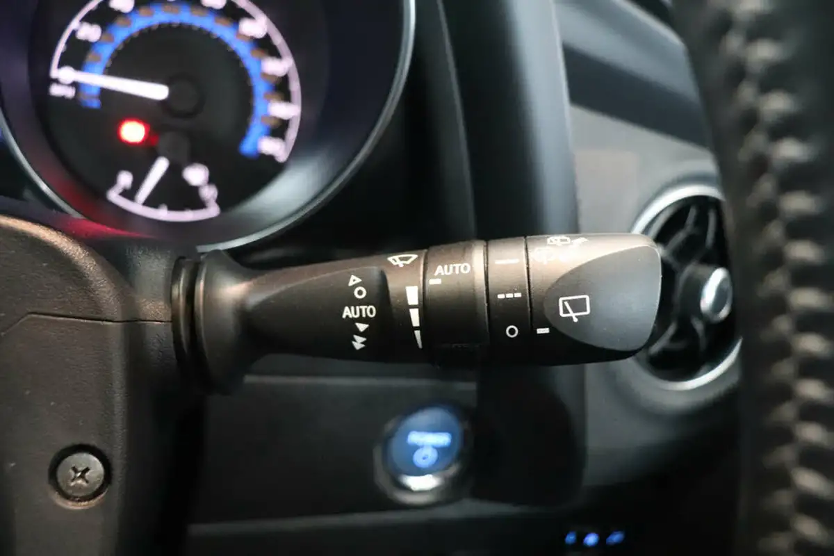 2015-toyota-auris-18-vvt-i-hsd-excel-estate-cvt-big-53