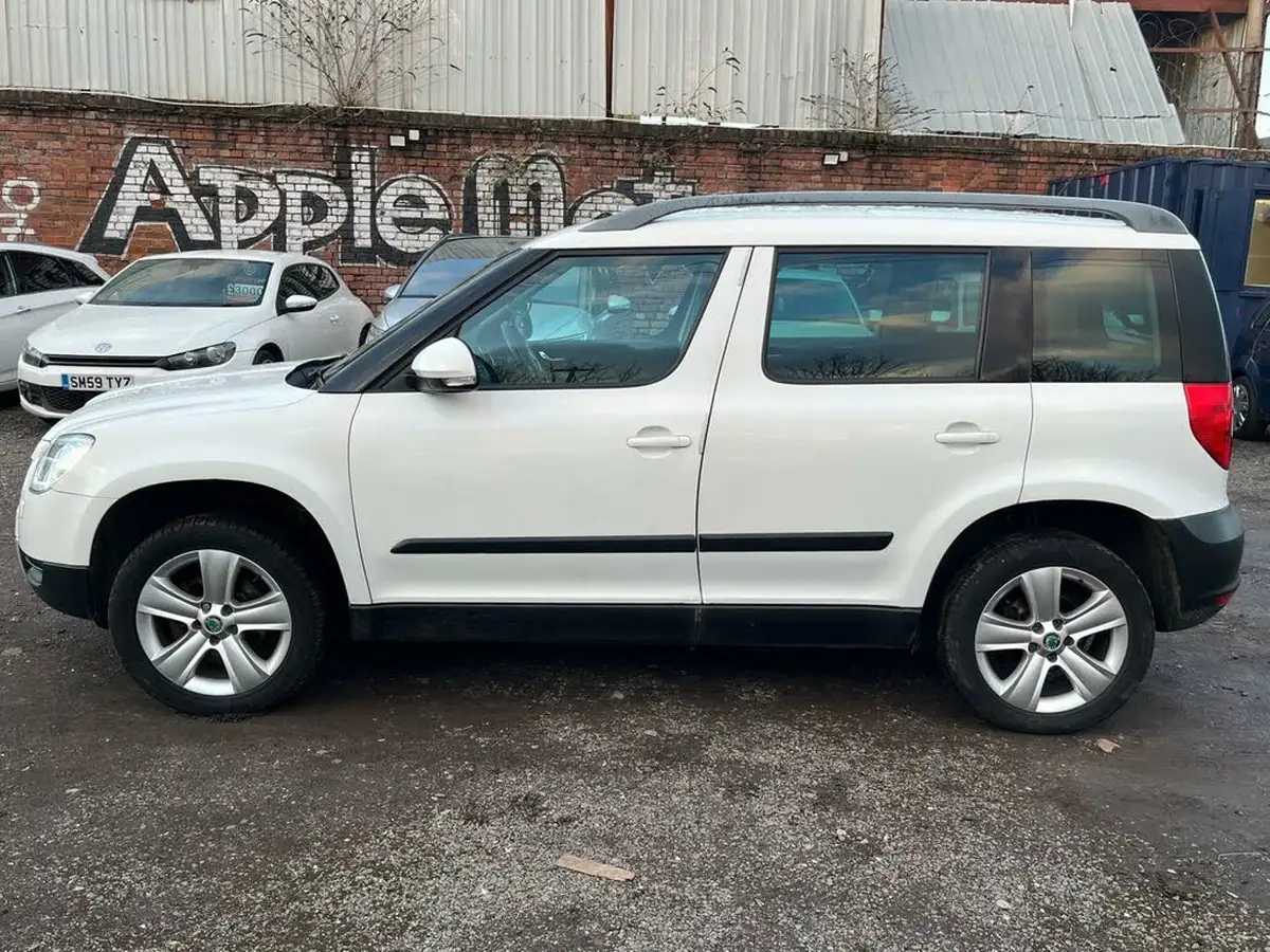 2011-skoda-yeti-20td-se-plus-140bhp-4x4-big-21