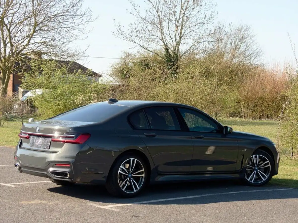 2021-bmw-7-series-30-745e-m-sport-big-8
