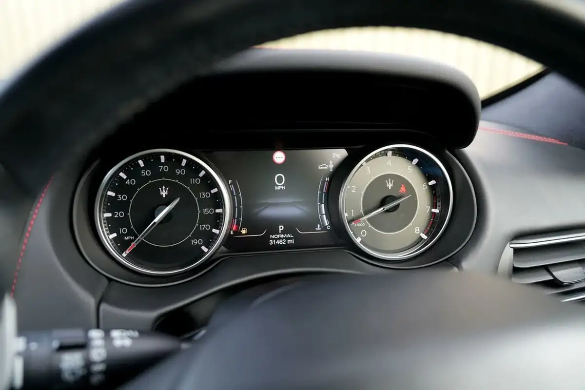 2021-maserati-levante-30-gransport-big-58