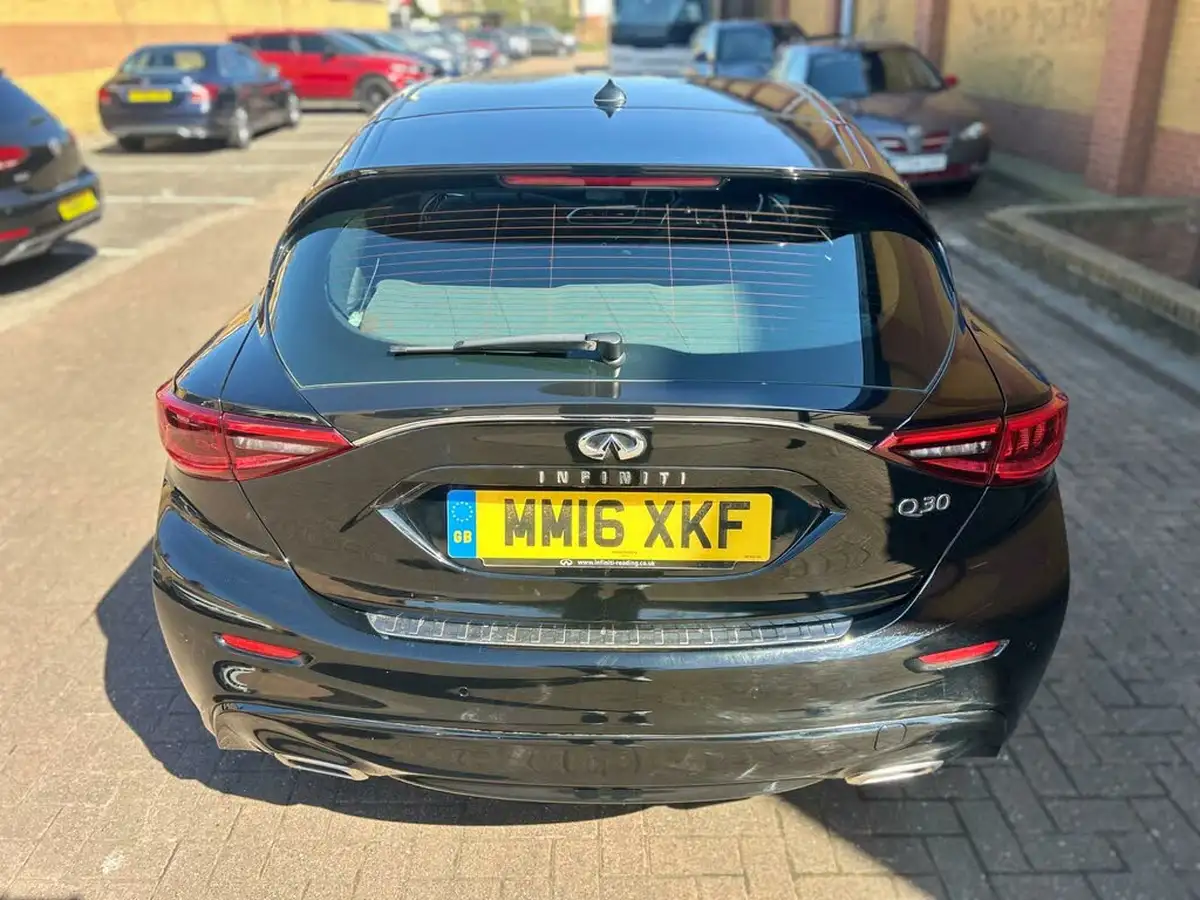 2016-infiniti-q30-22d-premium-awd-big-15