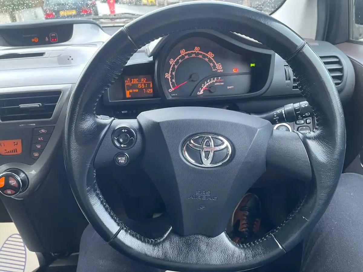 2009-toyota-iq-10-2-big-23