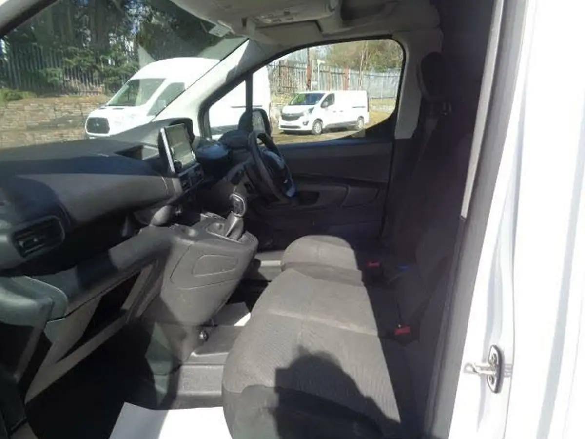 2021-peugeot-partner-15-bluehdi-1000-professional-100ps-eu6dt-panel-big-16